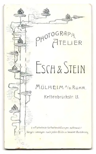 Fotografie Esch & Stein, Mülheim / Ruhr, Kettenbrückstr. 13, Portrait nacktes Baby sitzt auf Fell