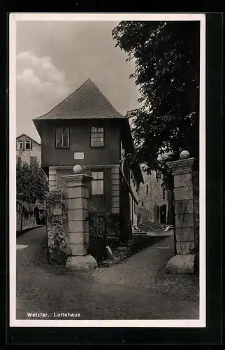 AK Wetzlar a. d. Lahn, auf der Strasse vor dem Lottehaus