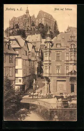 AK Marburg a. Lahn, Kutschen in der Stadt und Blick hinauf zum Schloss