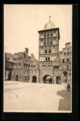 AK Lübeck, Vorplatz zum Burgtor