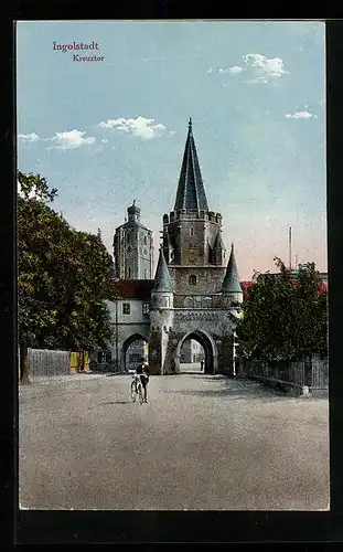 AK Ingolstadt, Radfahrer auf der Strasse zum Kreuztor