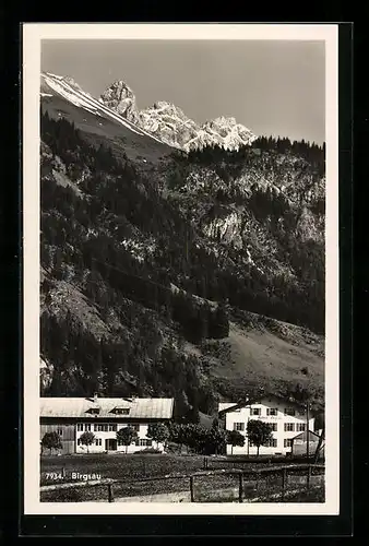 AK Birgsau, Blick auf den Gasthof Birgsau mit der Mädelegabelgruppe im Hintergrund