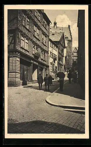 AK Marburg a. L., Passanten vor dem Haus Karl Dietrich