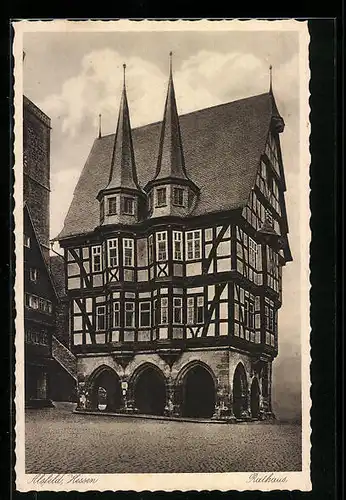 AK Alsfeld, auf dem Marktplatz vor dem Rathaus