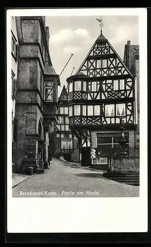 AK Bernkastel-Kues, Brunnen und Fachwerkhaus am Markt