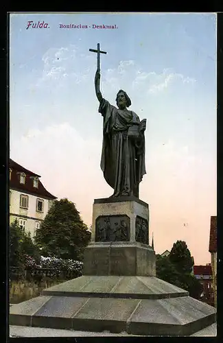 AK Fulda, vor dem Bonifacius-Denkmal