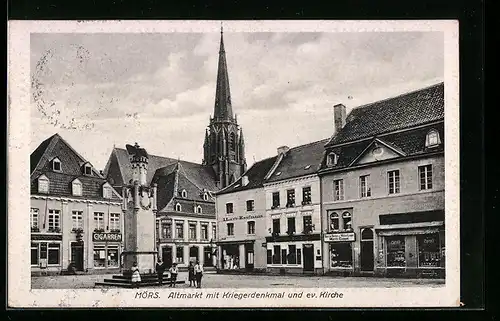 AK Mörs, Altmarkt mit Kriegerdenkmal und ev. Kirche