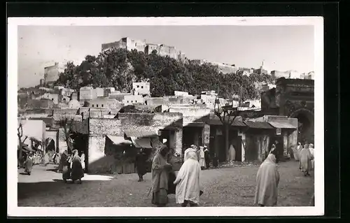 AK Moulay-Idriss, Entrée de la Ville Sainte, en haut le Sanctuaire