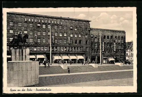 AK Essen /Ruhr, Baedekerhaus mit Treppenanlage und Denkmal