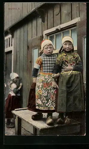 AK Marken, Niederländische Mädchen in Tracht