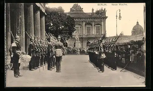 AK Berlin, Neue Wache mit Soldaten