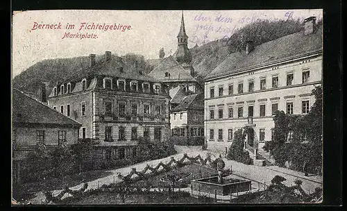 AK Berneck i. Fichtelgebirge, Marktplatz mit Anlagen