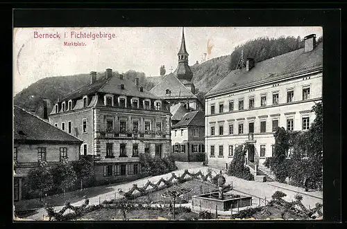 AK Berneck i. Fichtelgebirge, Marktplatz mit Anlagen