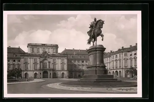 AK Mannheim, Schloss mit Reiterstandbild
