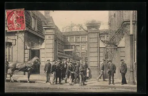 AK Elbeuf, Etablissements Blin & Blin, Sortie des ouvriers par la porte de l`avenue Gambetta