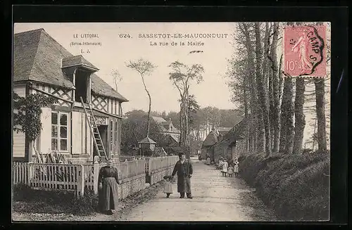 AK Sassetot-le-Mauconduit, La rue de la Mairie