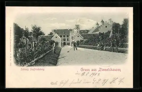 AK Ziemetshausen, Schloss Seyfriedsberg, mit Einfahrt und Gärtner