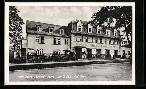 AK Saalfeld /Saale, Hotel Zapfe E. Doll, Strassenansicht