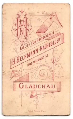 Fotografie H. Heckmann Nachf., Glauchau, Hoffnung 57, Attraktive gutbürgerliche Dame im eleganten Kleid