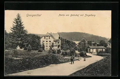 AK Georgenthal, Partie am Bahnhof mit Ziegelberg