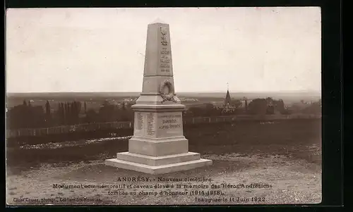 AK Andrésy, Nouveau cimétière, Monument commémoratif et caveau élevé à la mémoire des Héros Andrésiens...