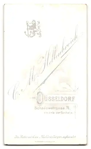 Fotografie C. M. Hellenbroich, Düsseldorf, Schadowstr. 76, Junge Dame im modischen Kleid