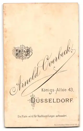 Fotografie Arnold Overbeck, Düsseldorf, Königs-Allée 43, Junges Paar in eleganter Kleidung