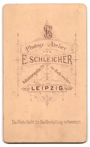 Fotografie E. Schleicher, Leipzig, Johannesgasse 29, Junge Dame in hübscher Kleidung