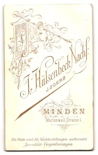 Fotografie J. Hülsenbeck, Minden, Marienwall-Strasse 1, Uniformierter Soldat mit Schirmmütze, IR 7