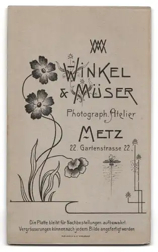 Fotografie Winkel & Müser, Metz, Gartenstrasse 22, Portrait eines jungen Soldaten in Uniform mit Bajonett und Portepee