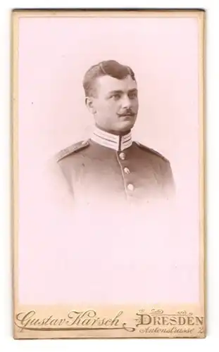 Fotografie Gustav Karsch, Dresden, Antonstrasse 2, Gardesoldat Emil Engelhard in Uniform