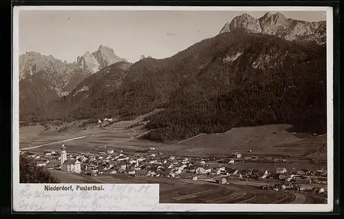 Foto-AK Fritz Gratl: Niederdorf im Pusterthal, Ortsansicht aus der Vogelschau