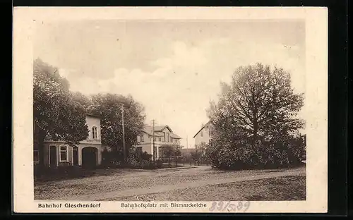 AK Gleschendorf, Bahnhofsplatz mit Bismarckeiche