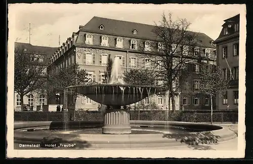AK Darmstadt, Brunnen vor dem Hotel Traube