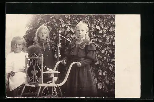 AK Mädchen mit Puppe im Kinderwagen