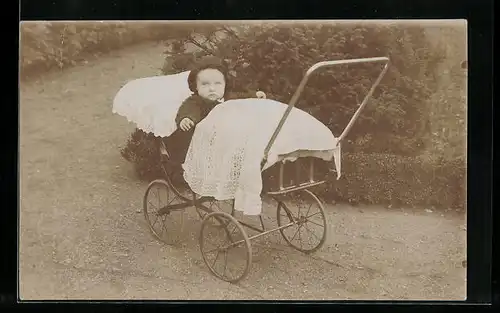 Foto-AK Kindchen im Kinderwagen