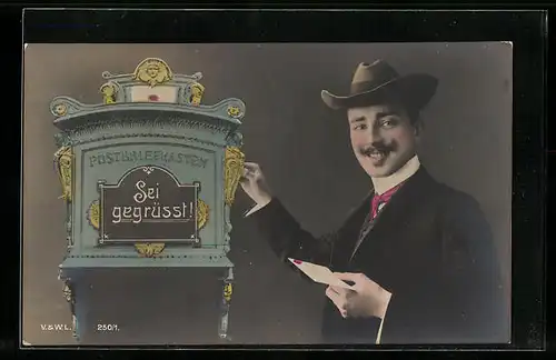 AK Junger Mann mit Brief an reich verziertem Briefkasten