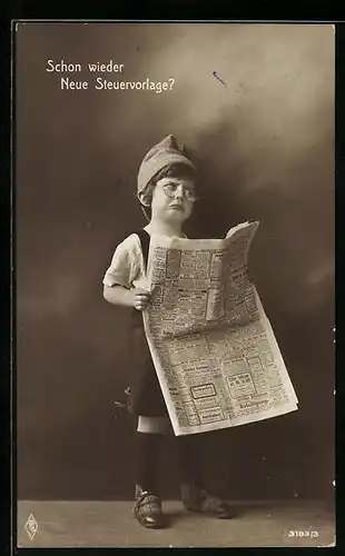 AK Kleines Kind mit Zipfelmütze liest wenig begeistert die Nachrichten