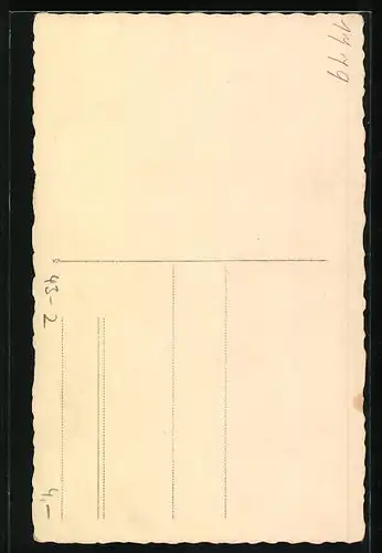AK Familie posiert am Strand um einen Strandkorb herum