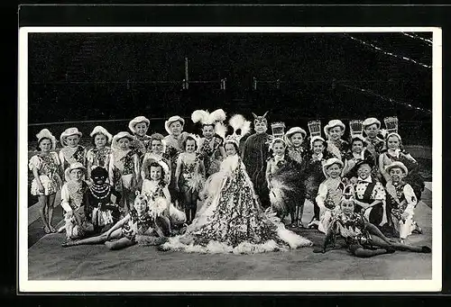 AK München-Solln, C. H. Schäfers Circus-Stadt Liliput, Memlingstr. 11, Liliputaner in Kostümen