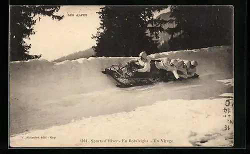 AK Viermannbob legt sich in den Alpen in die Kurve