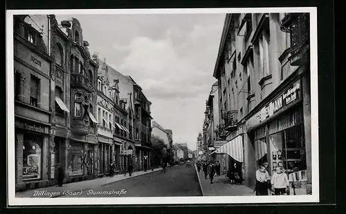 AK Dillingen / Saar, Stummstrasse mit Geschäften