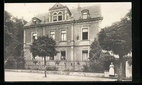 AK Kitzingen, Strassenpartie mit Wohnhaus