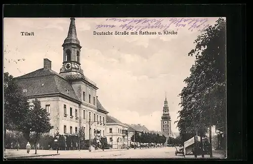 AK Tilsit, Deutsche Strasse mit Rathaus u. Kirche