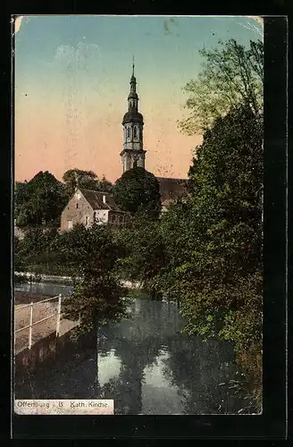 AK Offenburg i. B., Blick zur Kath. Kirche über das Wasser