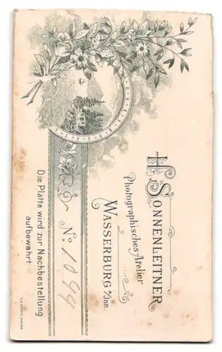 Fotografie H. Sonnenleitner, Wasserburg a. Inn, Junger Herr im Anzug mit Krawatte