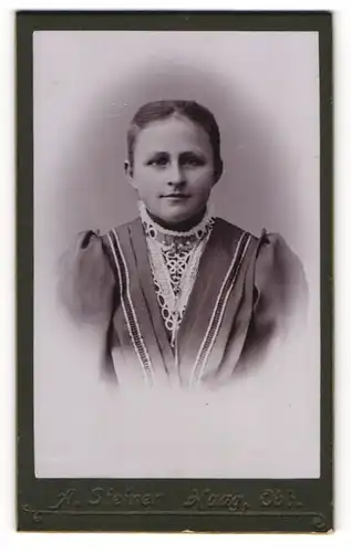 Fotografie A. Steine, Haag /Obb., Junge Dame mit zurückgebundenem Haar