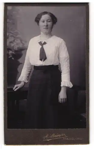 Fotografie A. Steiner, Haag /Obb., Bürgerliche Dame in Bluse und Rock