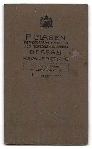 Fotografie P. Clasen, Dessau, Kavalierst. 16, Junge Dame im modsichen Kleid