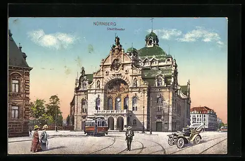 AK Nürnberg, Stadttheater mit Passanten, Automobil und Strassenbahn